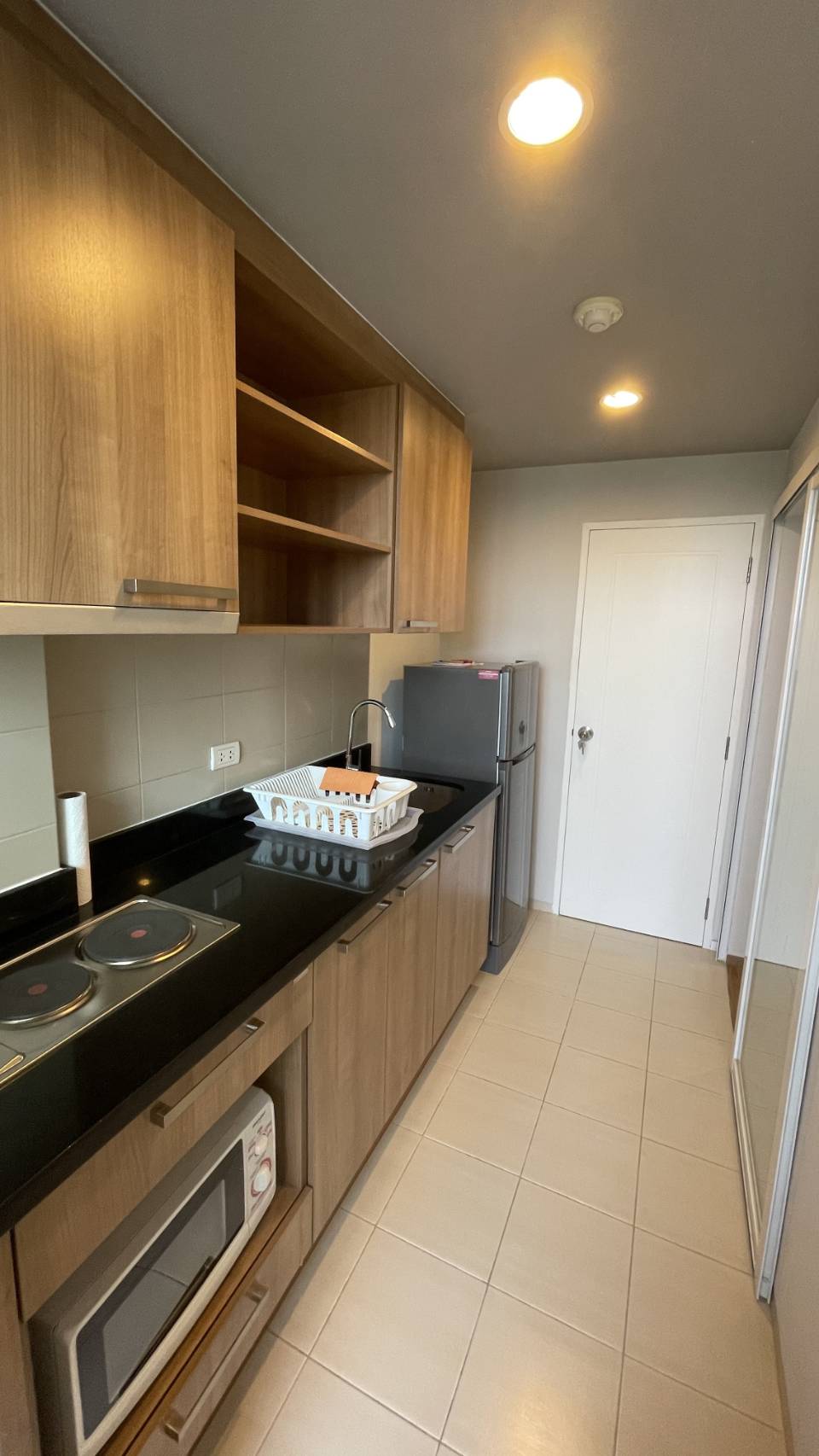 Hive Sukhumvit 65 มุมครัว.jpg