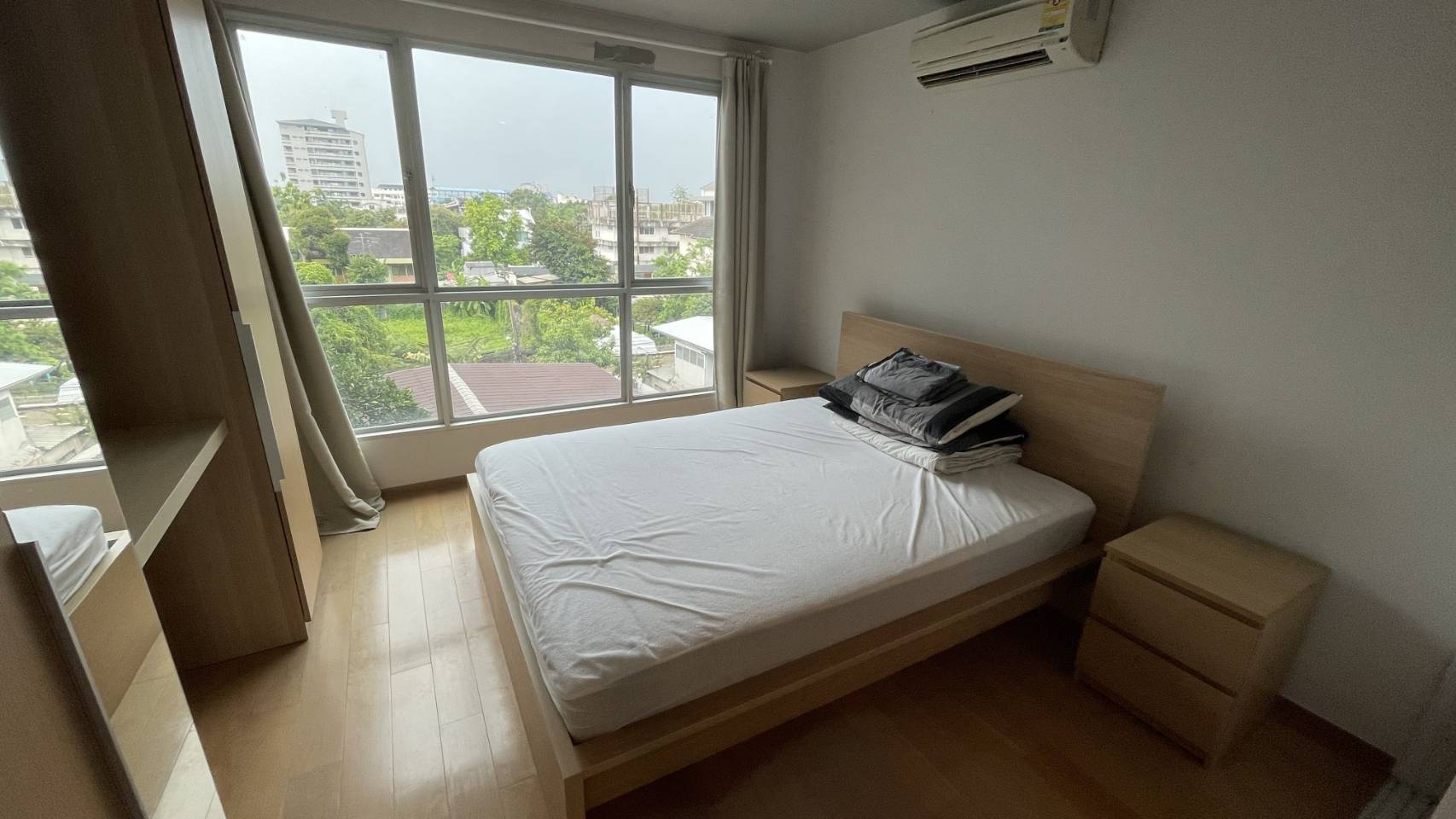 Hive Sukhumvit 65 เตียง.jpg