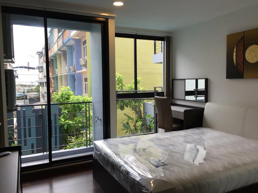 Bangkok Feliz Sathorn-Taksin เตียง.jpg
