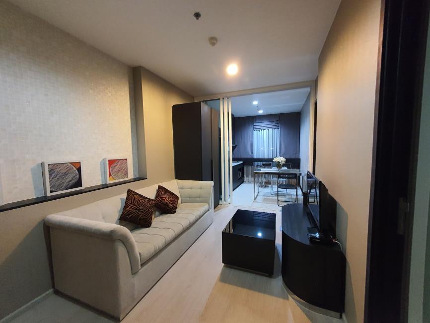 Rhythm Sukhumvit 441 โซฟา.jpg