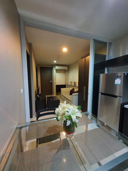 Rhythm Sukhumvit 441 โตีะอาหร.jpg