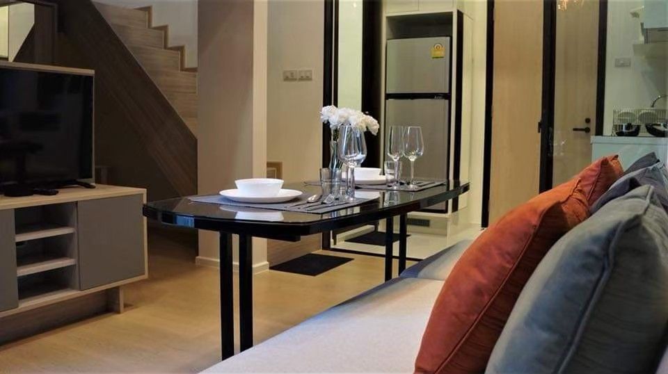 Chewathai Residence Asoke โต๊ะอาหาร (2).jpg