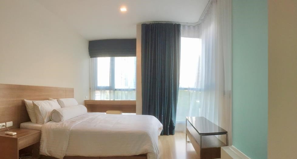 Rhythm Sathorn เตียง.jpg