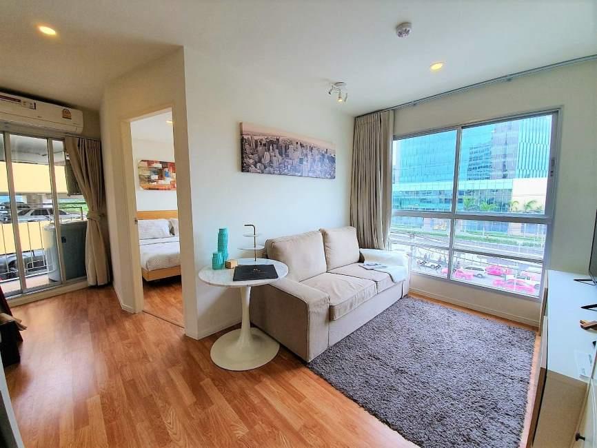 Lumpini Place Rama4 - Ratchadapisek มุมโซฟา.jpg