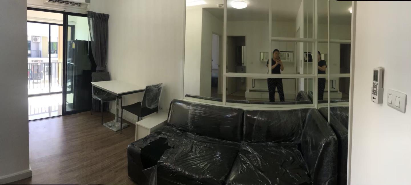 I CONDO Sukhumvit 105 โต๊ะอาหาร  โซฟา.jpg