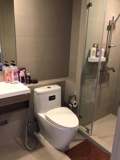 Whizdom Connect Sukhumvit ชักโครก.jpg