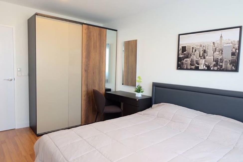 Voque Place Sukhumvit 107 เตียง ตู้เสื้อผ้า.jpg