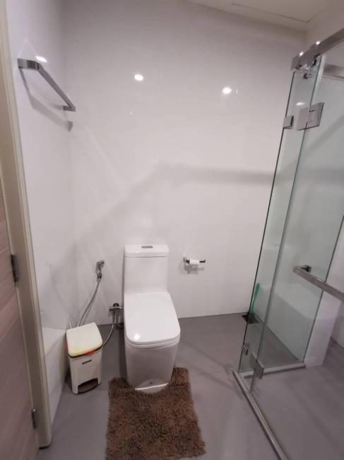 The room Sathorn - TanonPun ห้องน้ำ.jpg