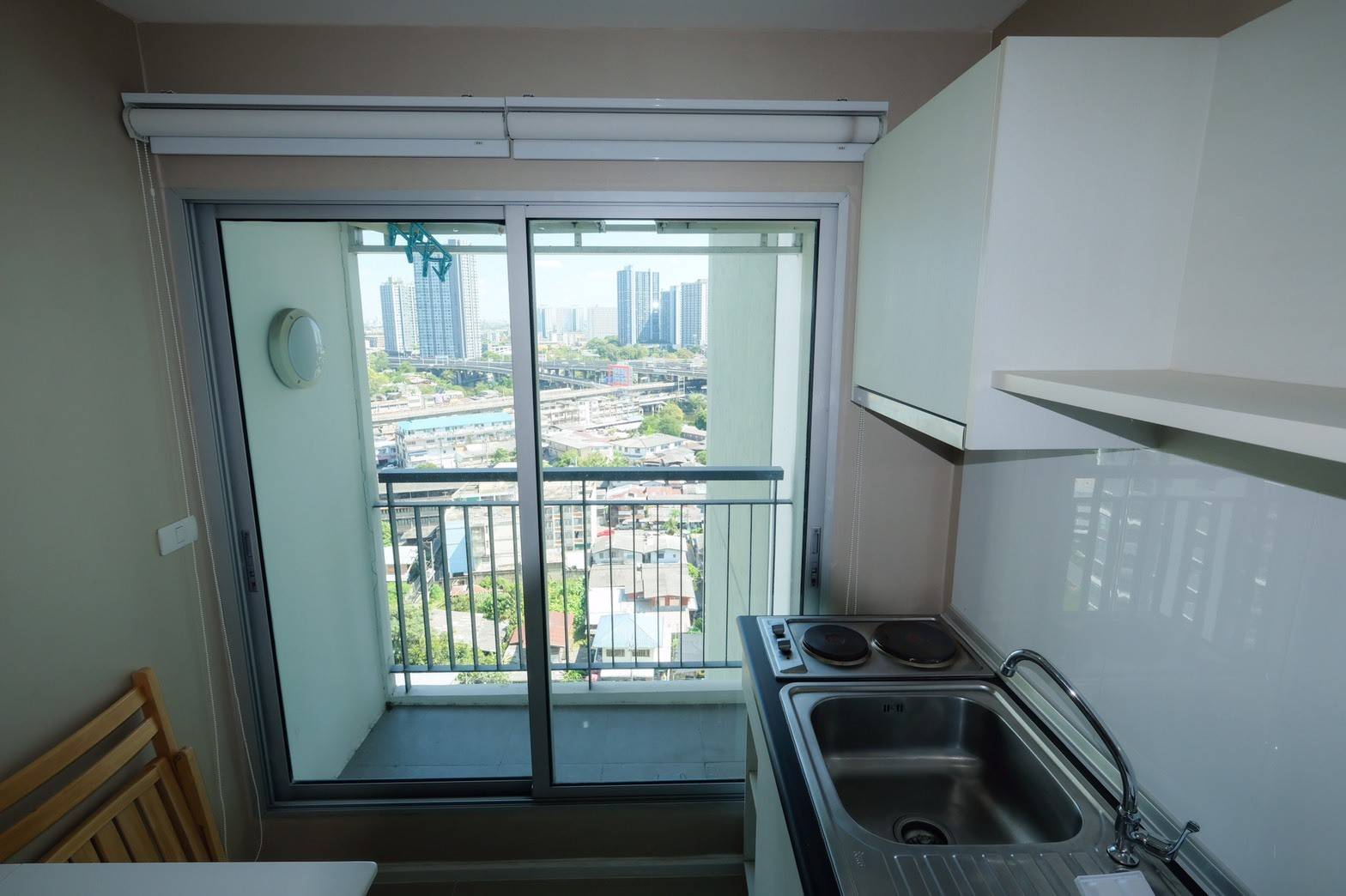 Aspire Sukhumvit 48 ระเบียง.jpg