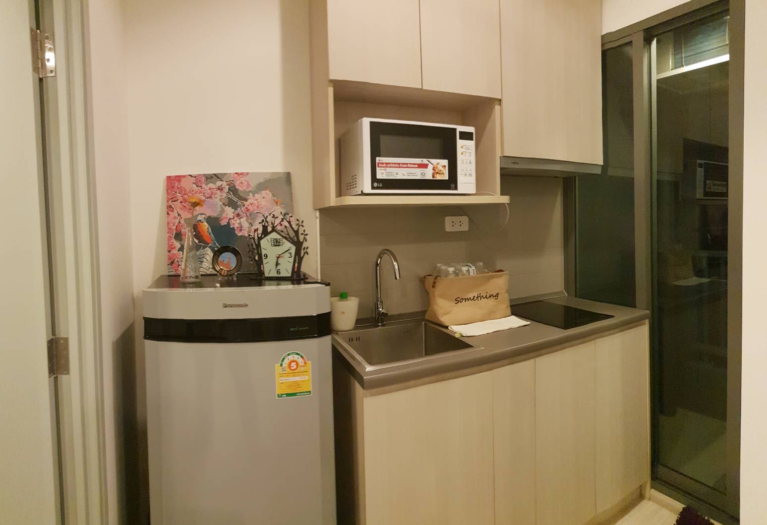 Ideo Mobi Sukhumvit Eastgate ครัว.jpg