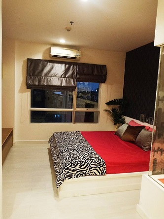 The Room Ratchada-Ladprao เตียง.jpg