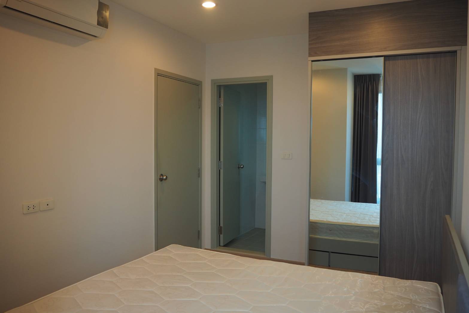 Ideo Sathorn - Thaphra ตู้เสือ้ผ้า.jpg