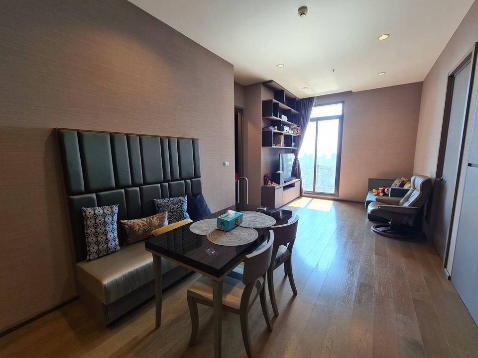 The Diplomat Sathorn ภายในห้อง.jpg