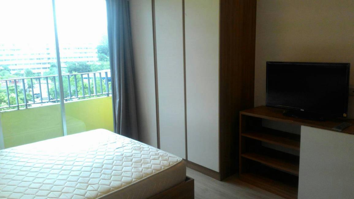 Elio Condo Sukhumvit 64 ปลายเตียง ตู้เสือ้ผ้า.jpg