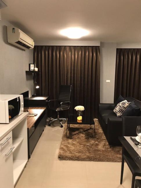 คอนโด วัน สยาม  ห้องนั้งเล่น+แอร์.jpg