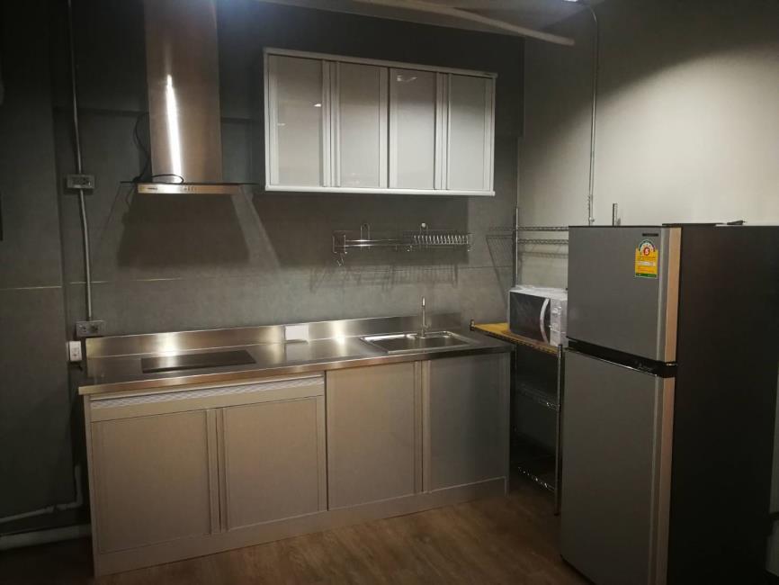 Pathumwan Place  ห้องครัว+ตู้เย็น.jpg