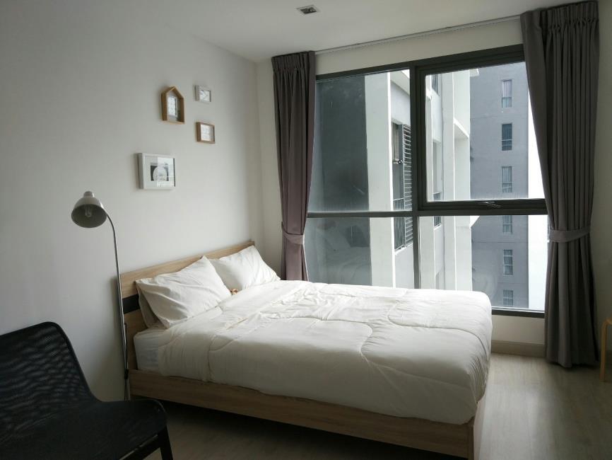 Ideo Mobi Sukhumvit เตียง.jpg