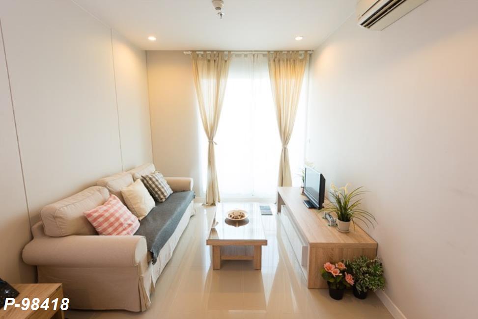 Circle Condominium  โซฟา ทีวี.jpg