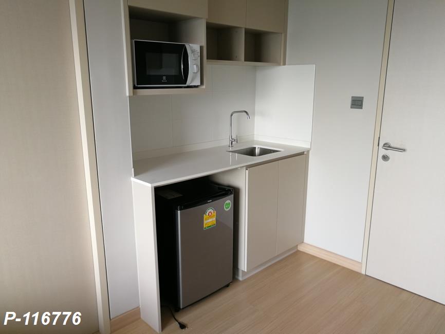 Lumpini Suite Phetchaburi-Makkasan เคาน์เตอร์ครัว.jpg